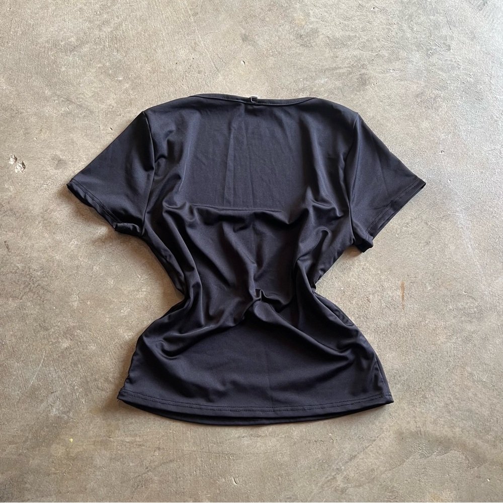 BLACK TEE - Picture 2 of 3